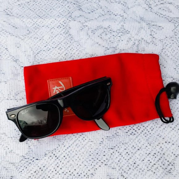 Ray-Ban Other - Junior black Rayban sunglasses
